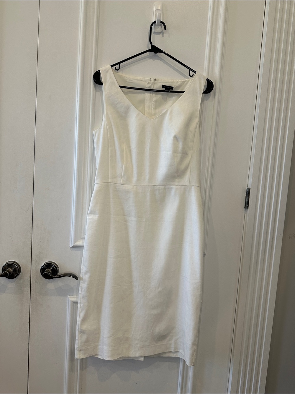 Ann Taylor White Sleeveless V-Neck Midi Dress